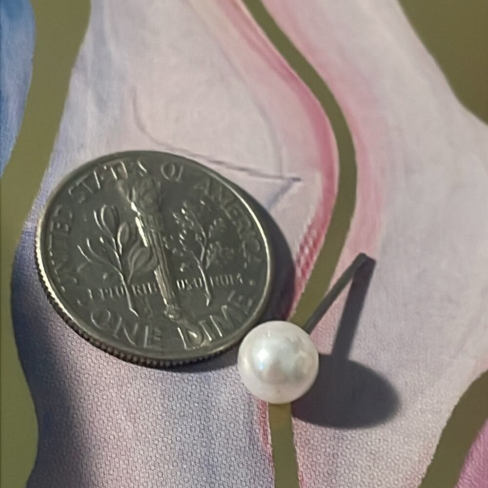 stud earrings - Picture 3 of 4